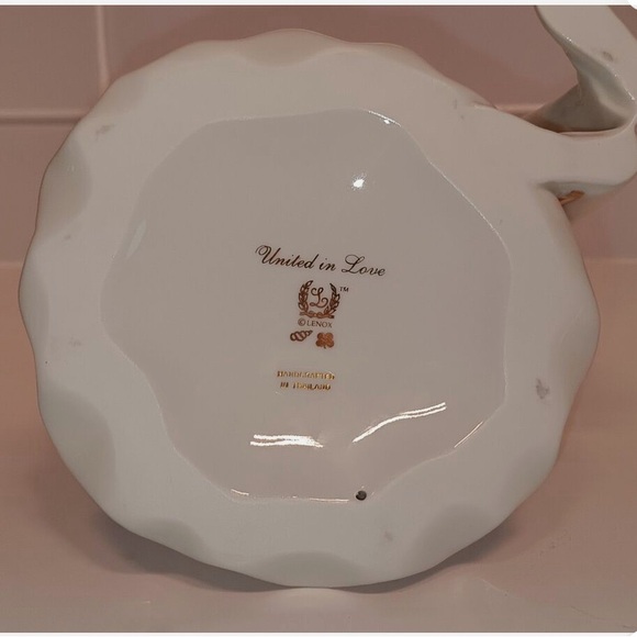 LENOX United In Love Wedding Figurine Cake Topper Brunette Bride & Groom - Picture 7 of 8